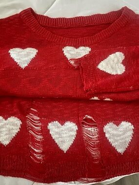 Red Heart-Print Women's Sweater - Cozy Casual Style
